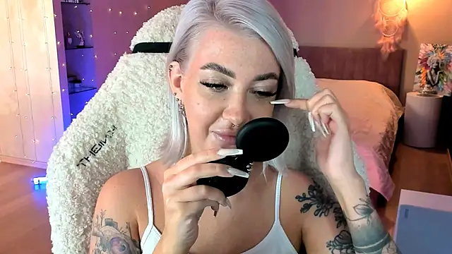 Snapshot of tykioty_Miley chatting on 25, 10, 2025 tykioty Miley online show from 25, 10, 2025