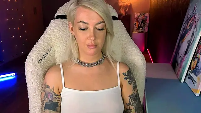 Snapshot of tykioty_Miley chatting on 15, 5, 2026 tykioty Miley online show from 15, 5, 2026