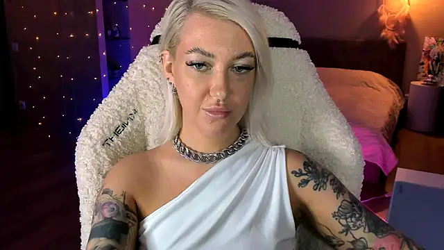 Snapshot of tykioty_Miley chatting on 17, 11, 2025 tykioty Miley online show from 17, 11, 2025