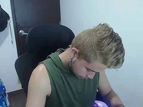 JOHANLEON1 online show from 10, 10, 2025