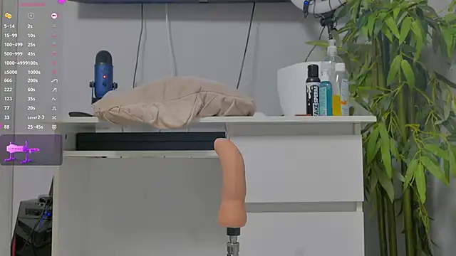 luckyalice  online show from 6, 11, 2025