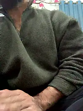 Snapshot of mrtoy121 chatting on 8, 1, 2026 mrtoy121 online show from 8, 1, 2026