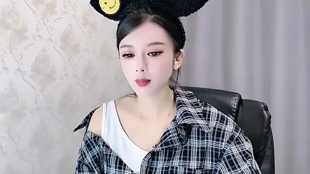 Snapshot of VIWVI chatting on 5, 10, 2025 VIWVI online show from 5, 10, 2025