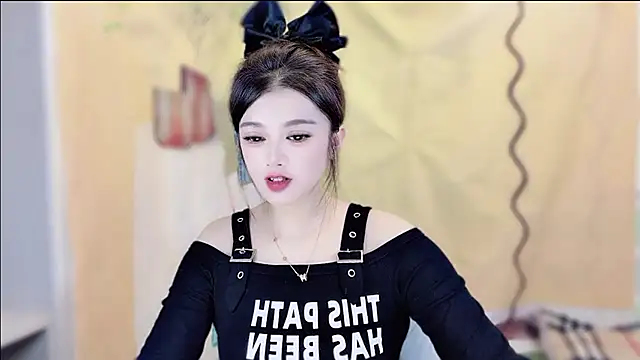 Snapshot of VIWVI chatting on 5, 11, 2025 VIWVI online show from 5, 11, 2025