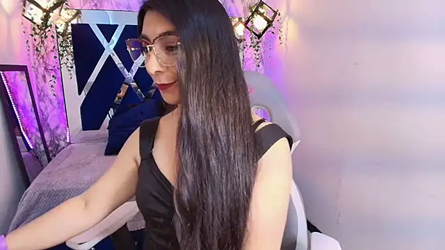 Karla hernandez  online show from 24, 9, 2025