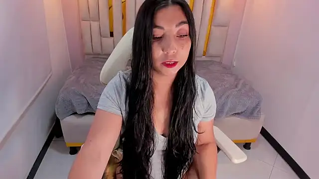 Karla hernandez  online show from 1, 3, 2025