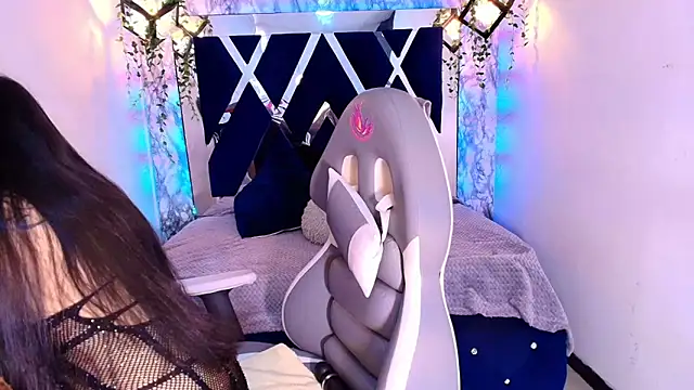 Karla hernandez  online show from 3, 10, 2025