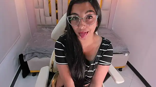Karla hernandez  online show from 12, 3, 2025