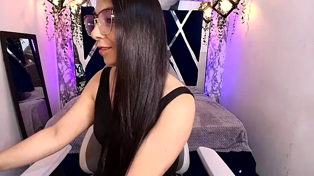 Karla hernandez  online show from 27, 9, 2025