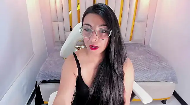 Karla hernandez  online show from 7, 3, 2025