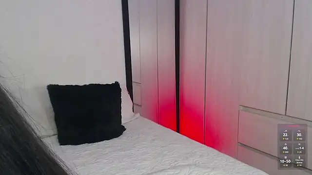 Karla hernandez  online show from 6, 11, 2025