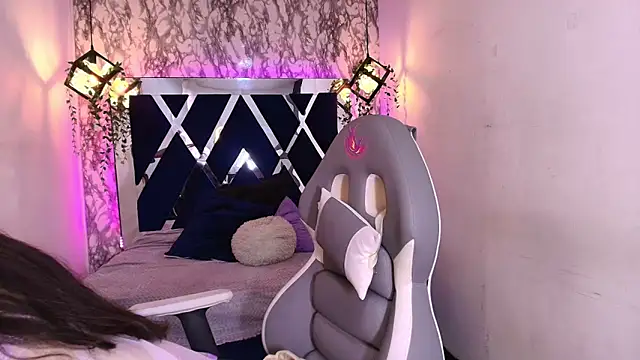 Karla hernandez  online show from 17, 10, 2025