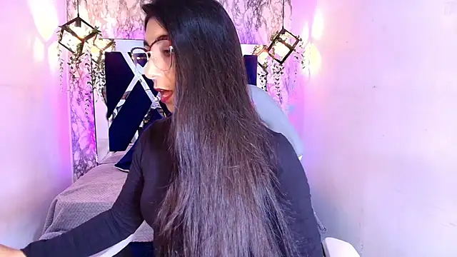 Karla hernandez  online show from 18, 10, 2025