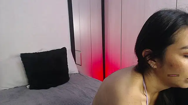 Karla hernandez  online show from 10, 11, 2025