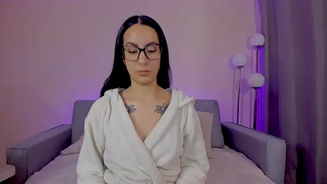 miadaniells hot online show from 21, 4, 2026