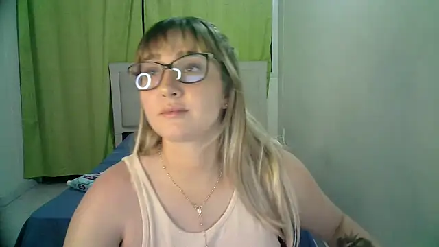 Snapshot of katy_pp chatting on 16, 10, 2025 katy pp online show from 16, 10, 2025