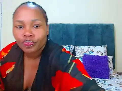 Snapshot of curvycloe1 chatting on 9, 11, 2025 curvycloe1 online show from 9, 11, 2025