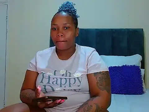 Snapshot of curvycloe1 chatting on 2, 11, 2025 curvycloe1 online show from 2, 11, 2025