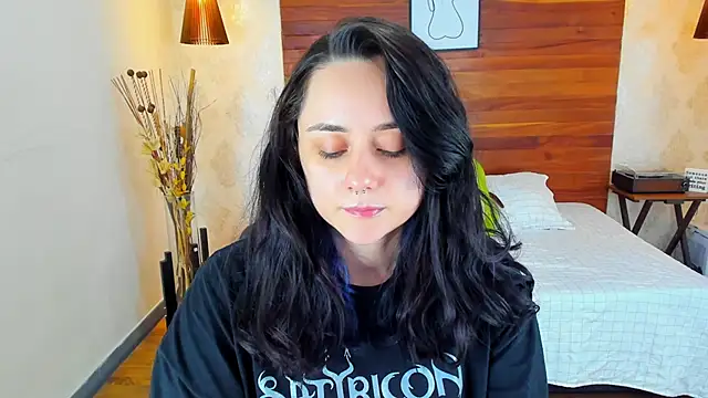 KatherineBond online show from 4, 3, 2025