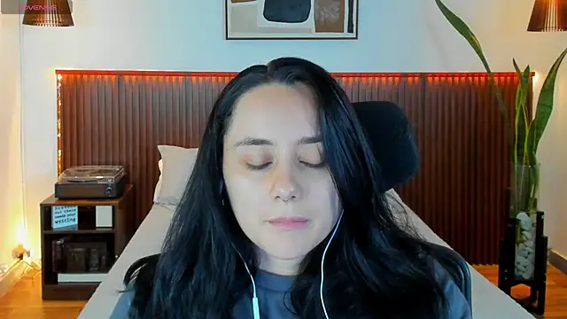 KatherineBond online show from 7, 10, 2025