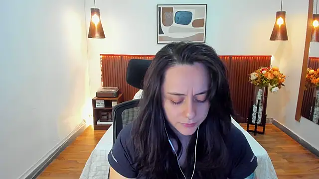 Snapshot of KatherineBond chatting on 8, 7, 2026 KatherineBond online show from 8, 7, 2026