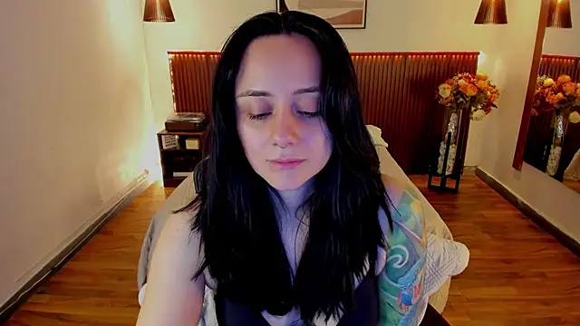 Snapshot of KatherineBond chatting on 28, 7, 2026 KatherineBond online show from 28, 7, 2026