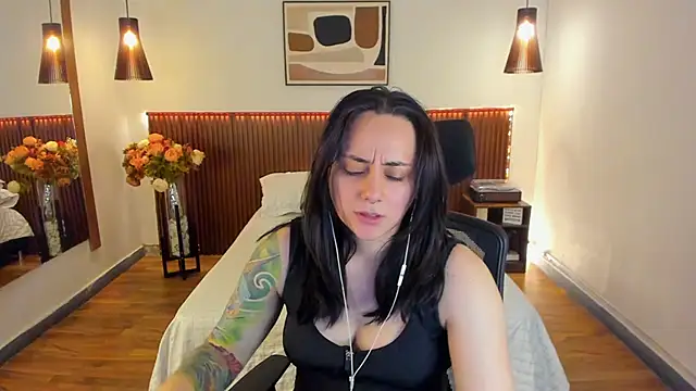 KatherineBond online show from 15, 6, 2026
