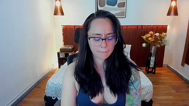 KatherineBond online show from 7, 5, 2026