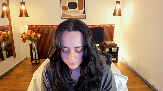 Snapshot of KatherineBond chatting on 25, 6, 2026 KatherineBond online show from 25, 6, 2026