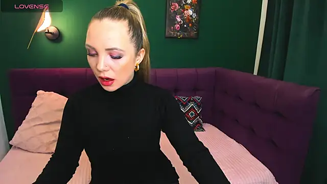 EvaMoran online show from 11, 11, 2025