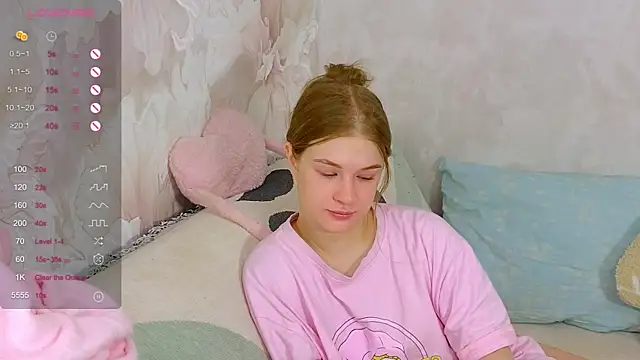 Snapshot of TrissMerigold9 chatting on 22, 11, 2025 TrissMerigold9 online show from 22, 11, 2025