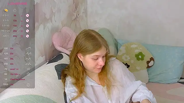 Snapshot of TrissMerigold9 chatting on 28, 11, 2025 TrissMerigold9 online show from 28, 11, 2025