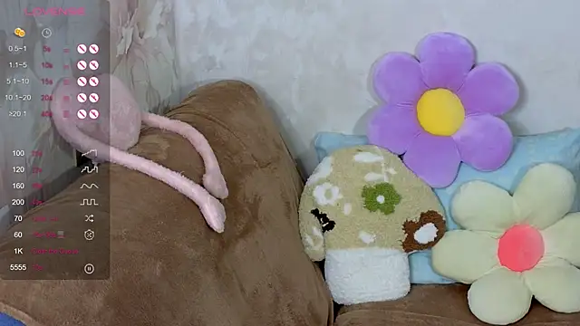 Snapshot of TrissMerigold9 chatting on 13, 10, 2025 TrissMerigold9 online show from 13, 10, 2025