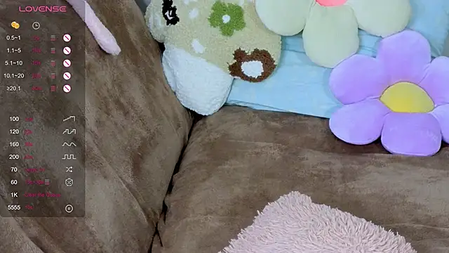 Snapshot of TrissMerigold9 chatting on 9, 10, 2025 TrissMerigold9 online show from 9, 10, 2025