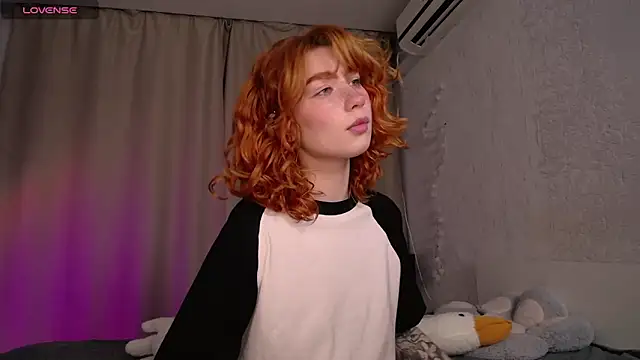 Snapshot of Evaa_Moonn_ chatting on 13, 10, 2025 Evaa Moonn  online show from 13, 10, 2025