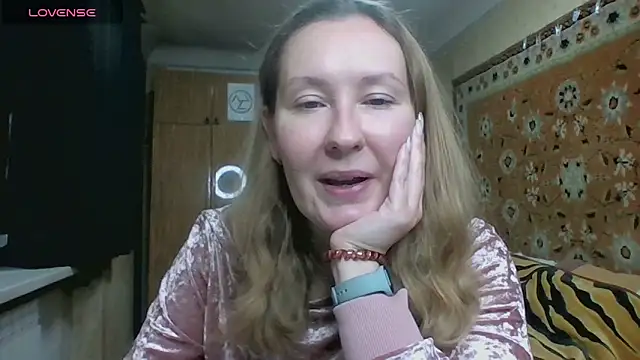 Snapshot of AnnaXLovers chatting on 21, 10, 2025 AnnaXLovers online show from 21, 10, 2025