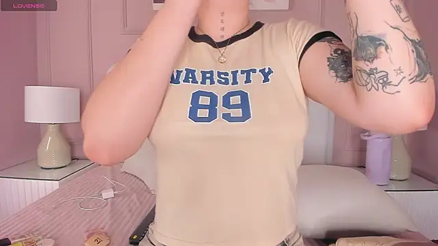 Danee 19  online show from 18, 12, 2025