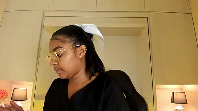 tamaraa smiith online show from 19, 11, 2025