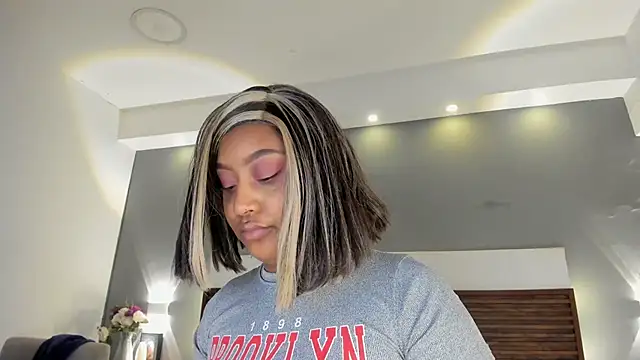 Adelehottman online show from 3, 12, 2025