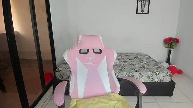 Snapshot of julinee_smithh chatting on 29, 10, 2025 julinee smithh online show from 29, 10, 2025