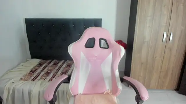 Snapshot of julinee_smithh chatting on 5, 6, 2026 julinee smithh online show from 5, 6, 2026