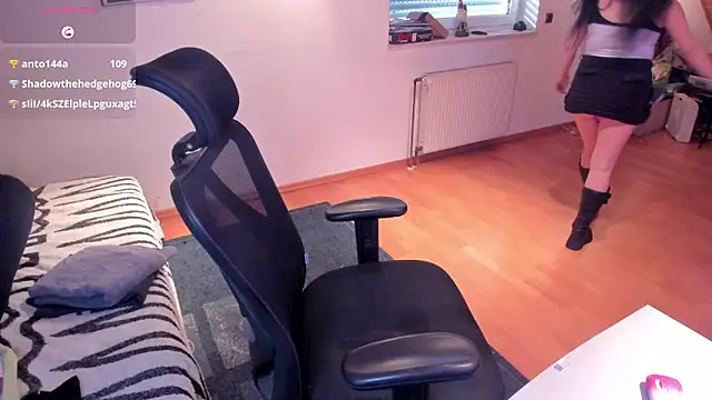 chica Hetfield online show from 5, 11, 2025