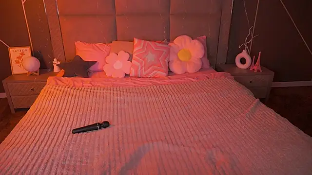 SusieWood online show from 2, 2, 2026