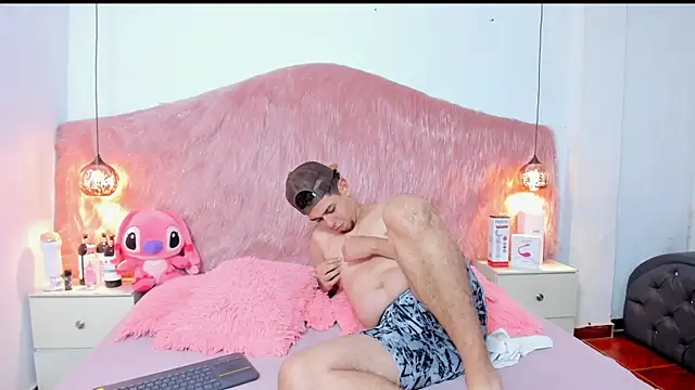 Derek and Skarlet online show from 2, 11, 2025