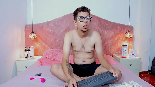 Derek and Skarlet online show from 27, 10, 2025