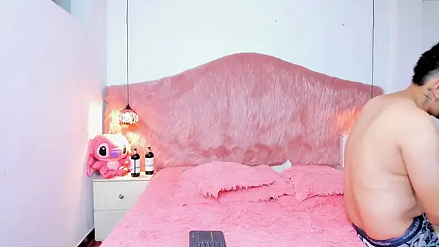 Derek and Skarlet online show from 2, 12, 2025