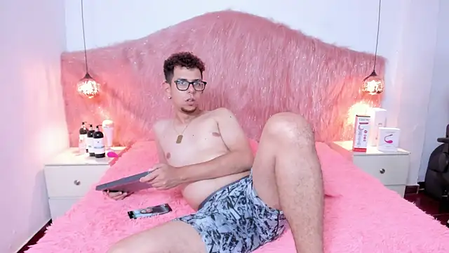 Derek and Skarlet online show from 24, 10, 2025