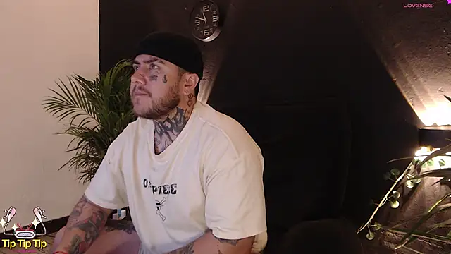 Snapshot of Ash_gusbig chatting on 4, 2, 2025 Ash gusbig online show from 4, 2, 2025