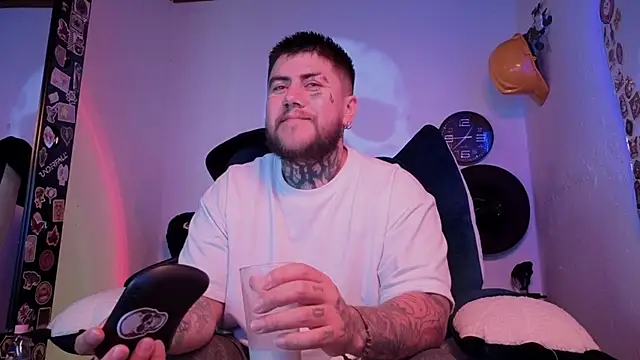 Snapshot of Ash_gusbig chatting on 12, 9, 2025 Ash gusbig online show from 12, 9, 2025