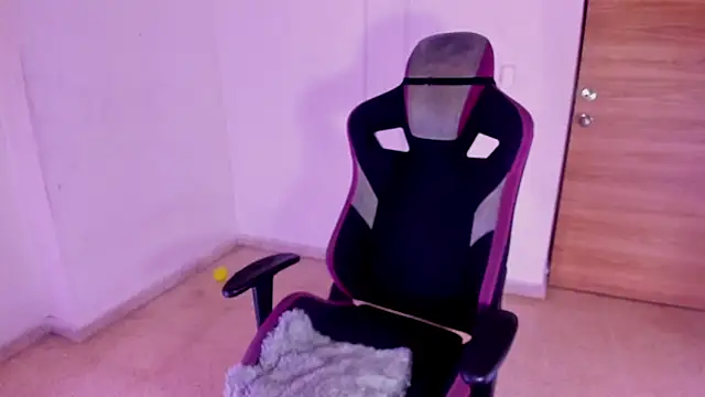 carolinemiller7 online show from 25, 10, 2025